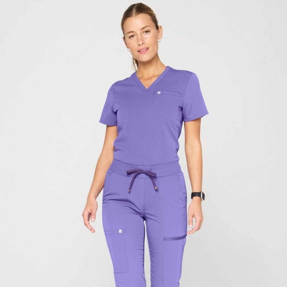 Fabletics Wisteria Scrub Set